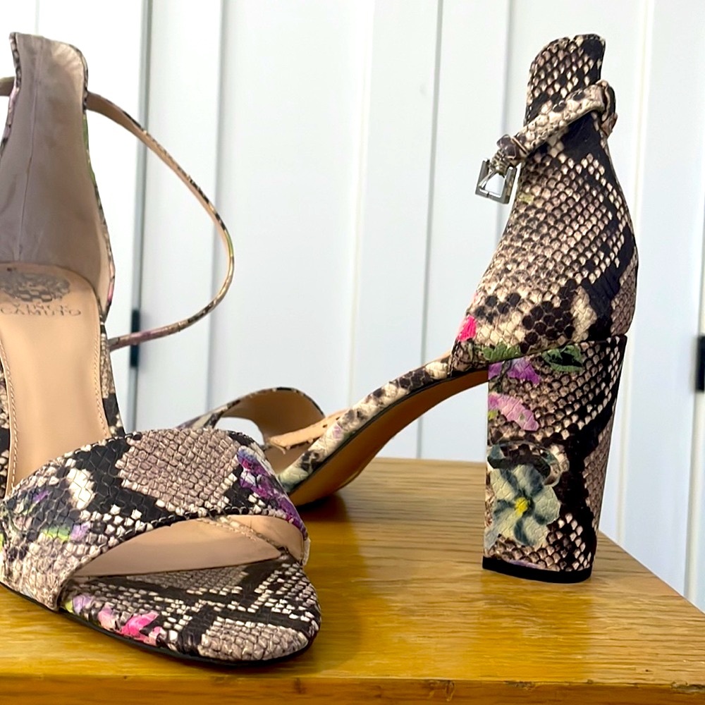 Vince Camuto snakeskin/flowered print heels